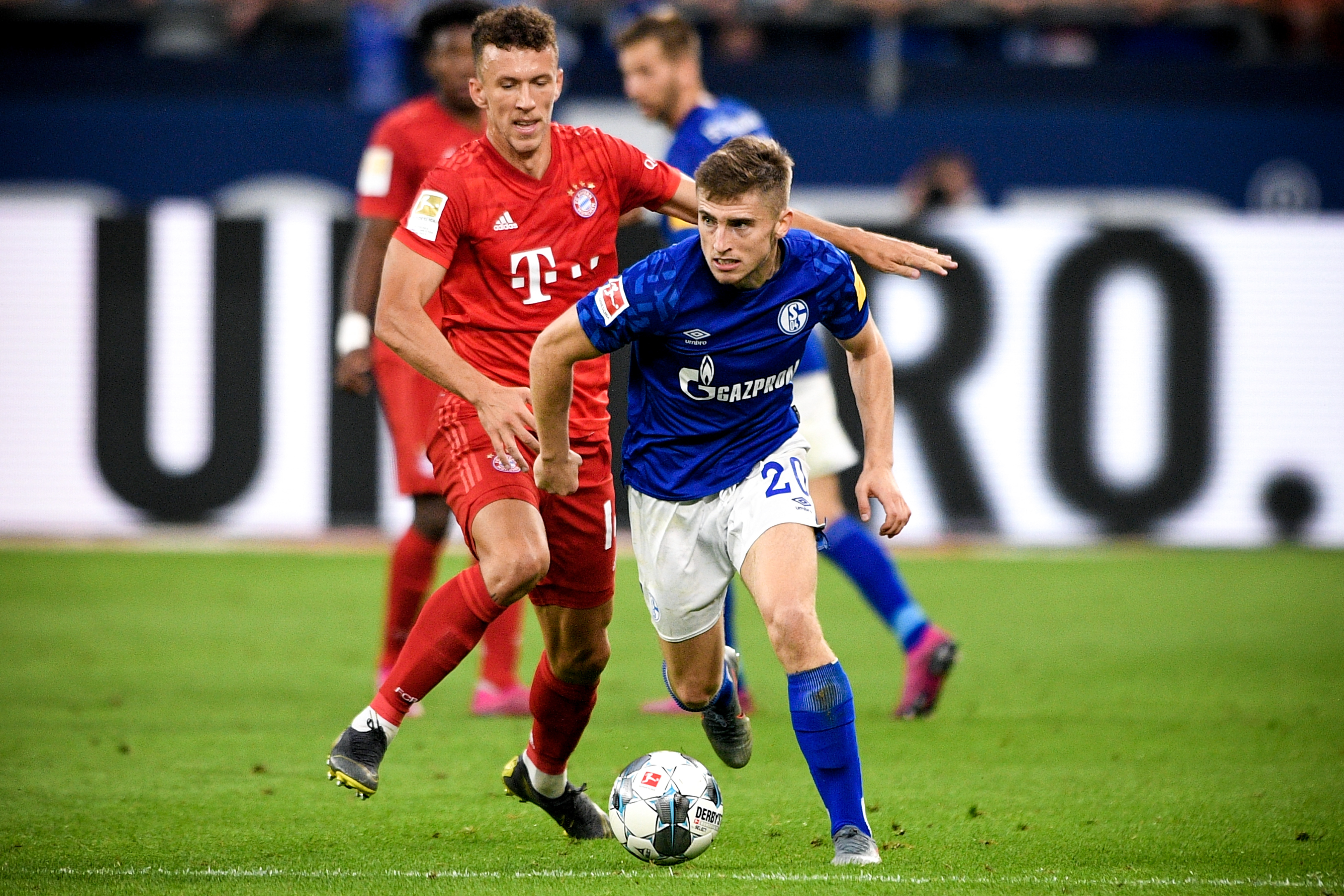 在高压下达 在高压下达